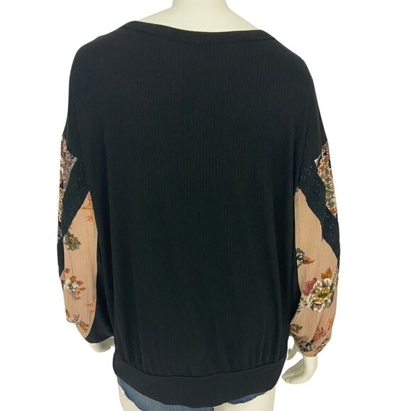 Gimmicks Women's Blouse Top Sz M Black Lace & Floral Accents V-Neck Long Sleeve - Picture 2 of 11